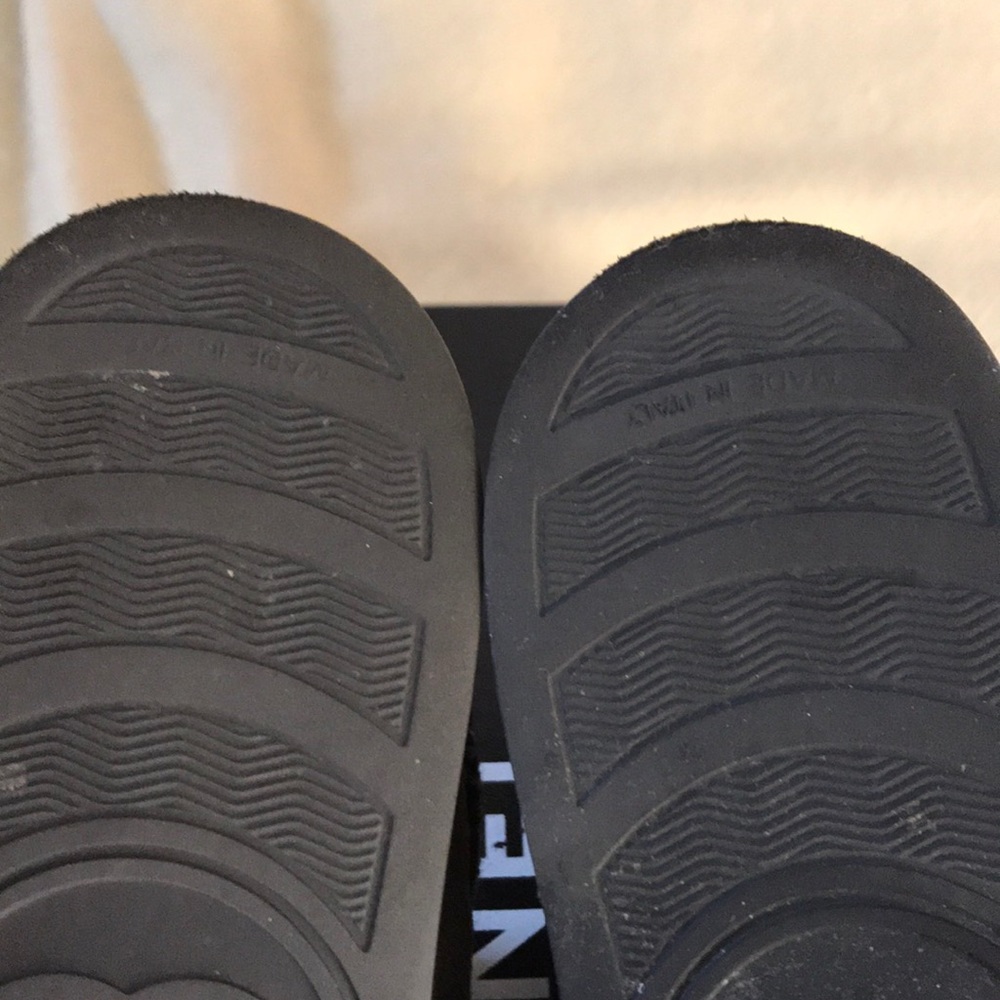 Chanel black leather and gray suede sneakers - Picture 5 of 7